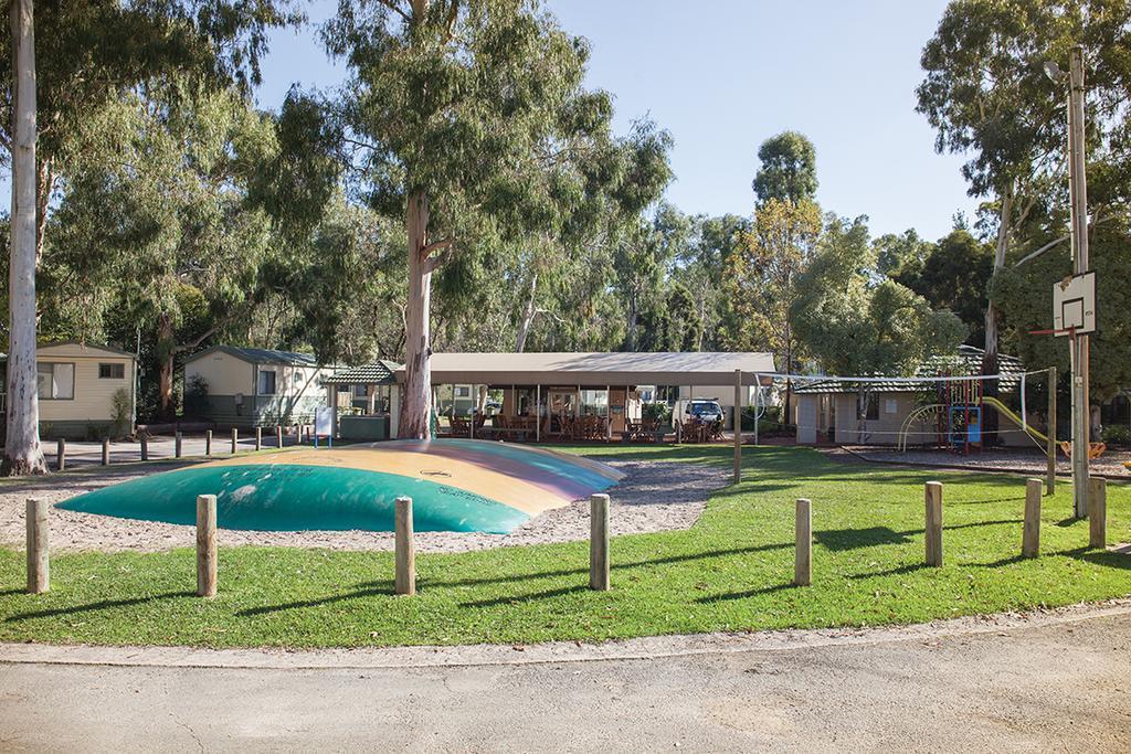 Hotel Crystal Brook Tourist Park à Doncaster East Extérieur photo