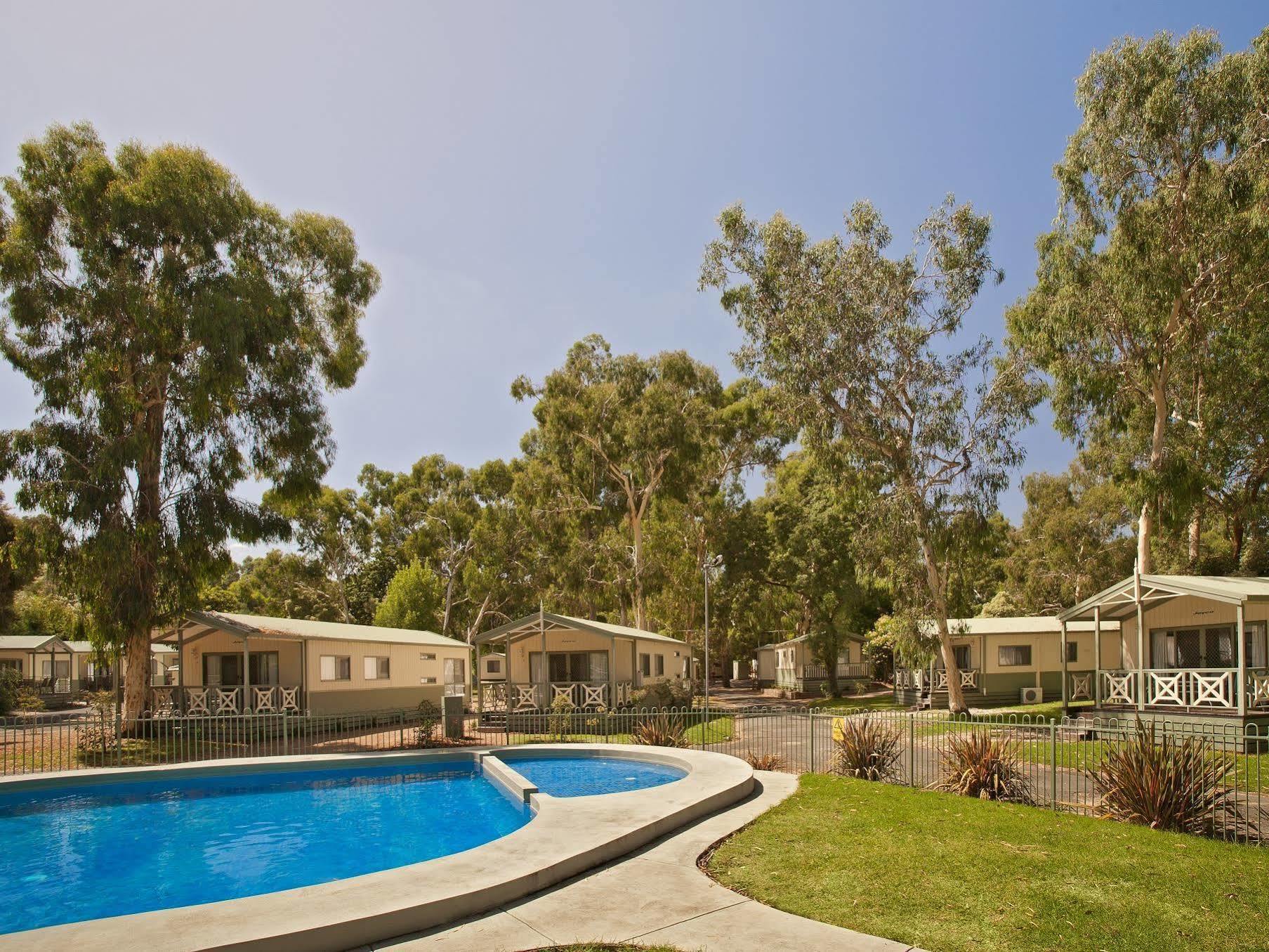 Hotel Crystal Brook Tourist Park à Doncaster East Extérieur photo