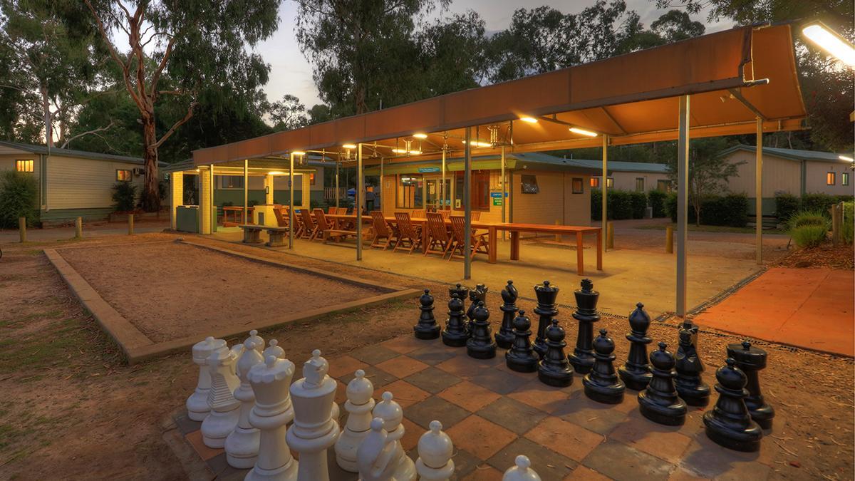 Hotel Crystal Brook Tourist Park à Doncaster East Extérieur photo