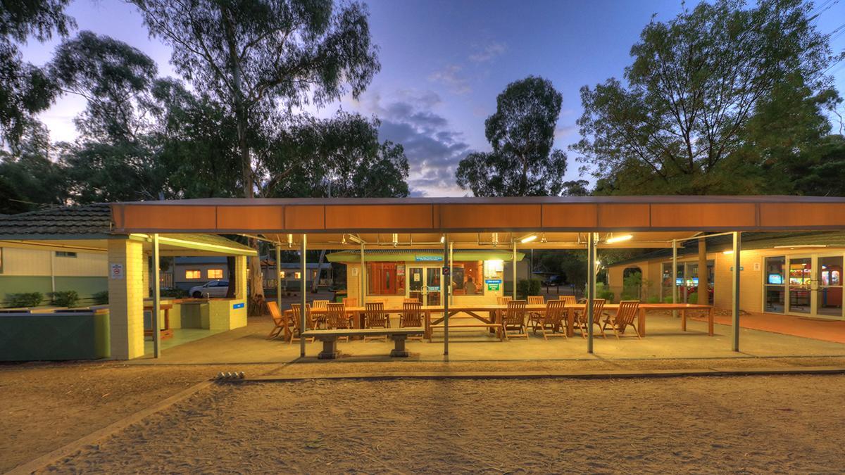 Hotel Crystal Brook Tourist Park à Doncaster East Extérieur photo